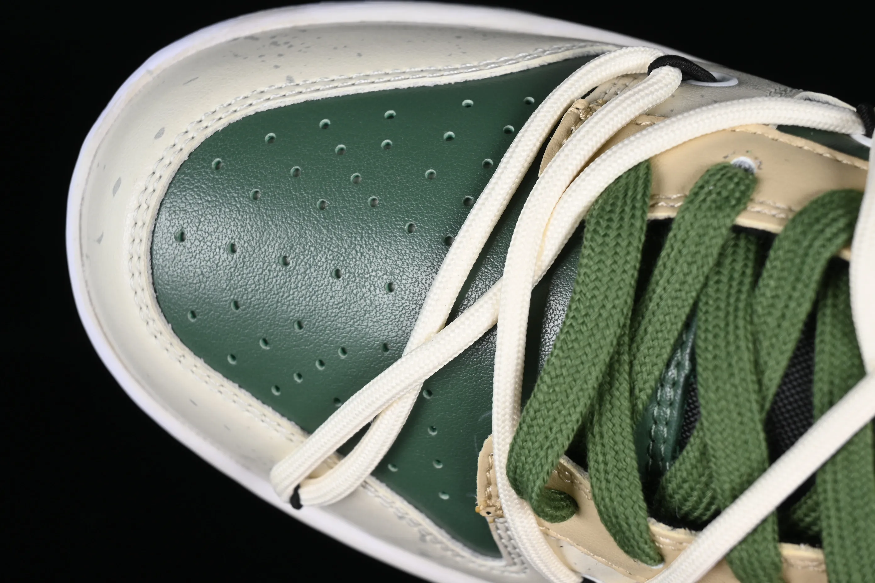 All Categories Nk SB Dunk Series Nk SB Dunk Low Low-top sneakers Nk Dunk Low Panda Prank-Jungle Crossing Mishan Genno SB strappy low-top casual sneakers DV0831-002